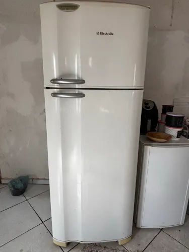 VENDO GELADEIRA ELECTROLUX 