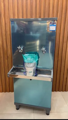 BEBEDOURO FRISBEL 50 LITROS COM FILTRO ?