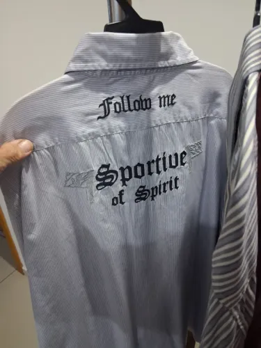 Vendo lindas Carmim em excelente estado algumas sem uso. Camisas de qualidade! 180 reais a