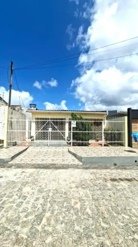 Casa com 5 Quartos e Quintal à Venda no Trapiche da Barra
