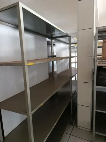 Vende-se 12 prateleiras de Metalon