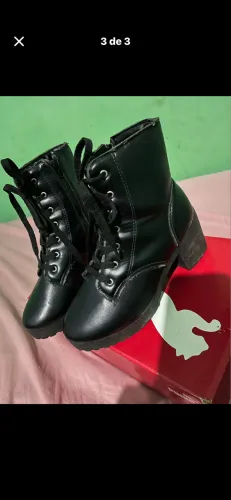 Bota de couro cano médio
