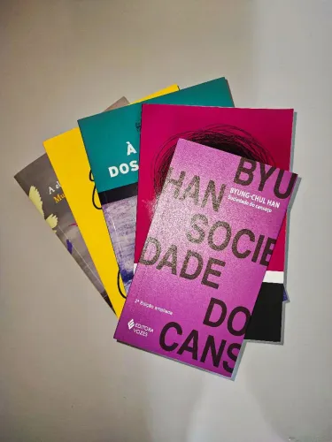 COMBO 01 - MURIEL BARBERY, JOSÉ SARAMAGO, J.M. COETZEE, DOSTOIÉVSKI E BYUNG-CHUL HAN