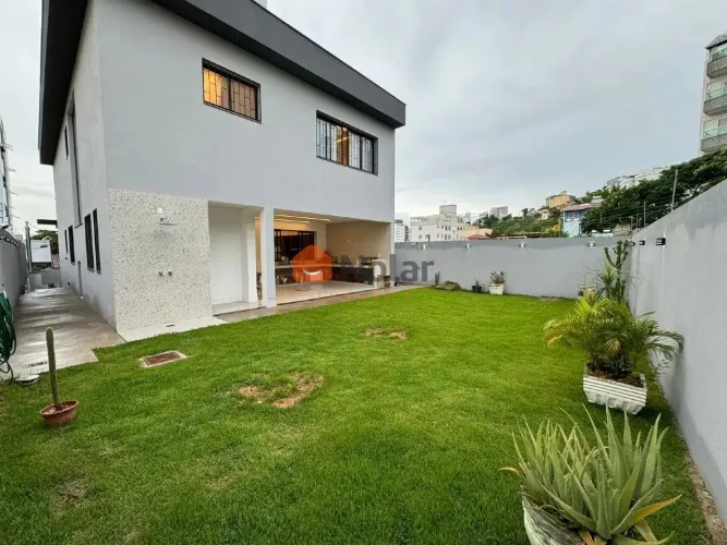 Casa á venda de 3 quartos com 6 vagas no Bairro Fernão Dias em Belo Horizonte MG