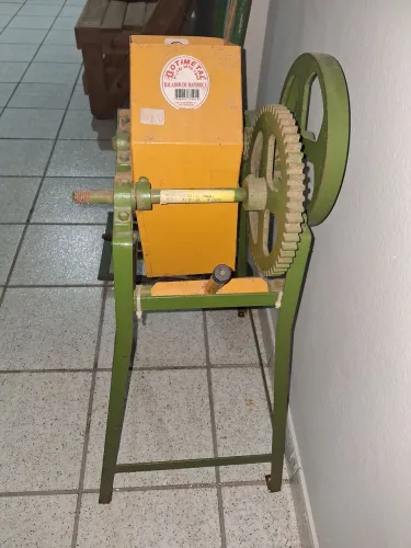 Máquina de cortar mandioca