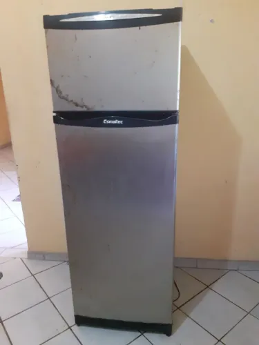 Geladeira usada ,e que parou de funcionar. *
