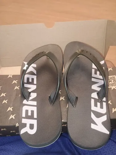 Vendo chinelo Kenner nunca usado na caixa