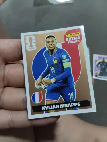VENDO MBAPPÉ BRONZE MUITO CONSERVADO ?