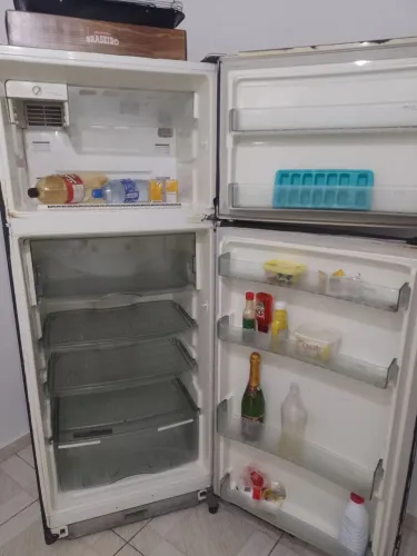 Estou vendendo essa geladeira funcionando perfeitamente, ganhei outra  mais moderna.