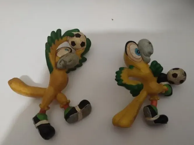 COPA DO MUNDO 98,PERSONAGEM ARARAJUBA BRASIL, VENDO 2 BONECOS