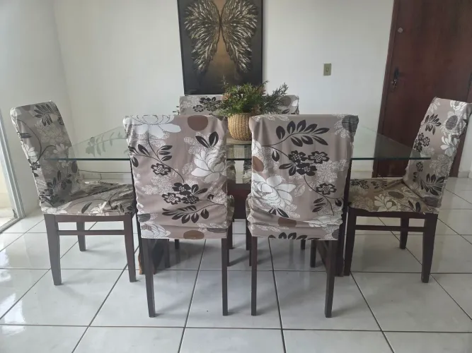 Mesa de jantar com 6 cadeiras