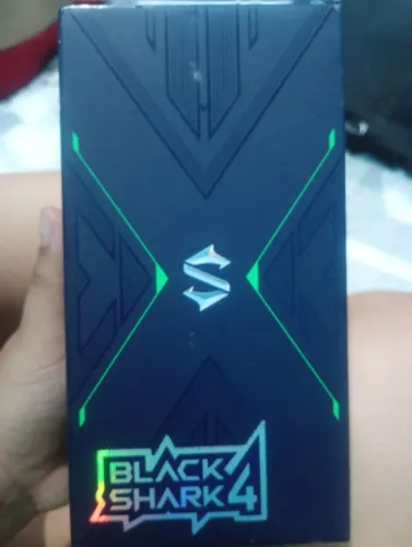 Celular gamer com defeito