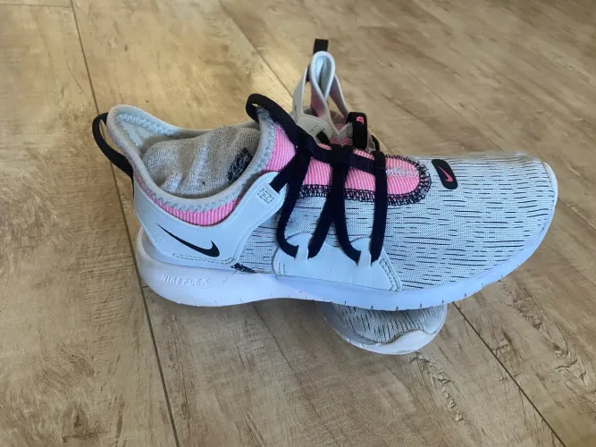 Tênis Nike Flex Feminino n 32