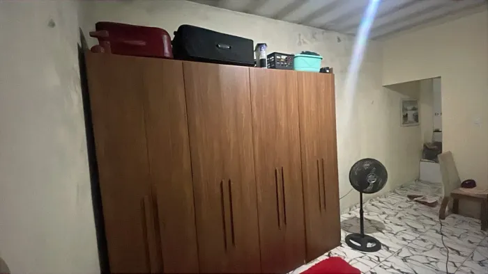 Guarda roupa novo de 8 portas ótimo estado