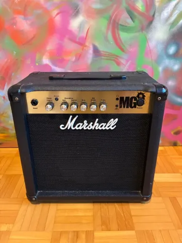 Marshall MG15 - Amplificador de Guitarra 15W | Pouco uso