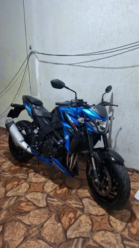 Gsx s 750