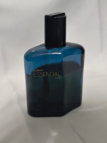 Perfume Natura Essencial Oud (frasco antigo)