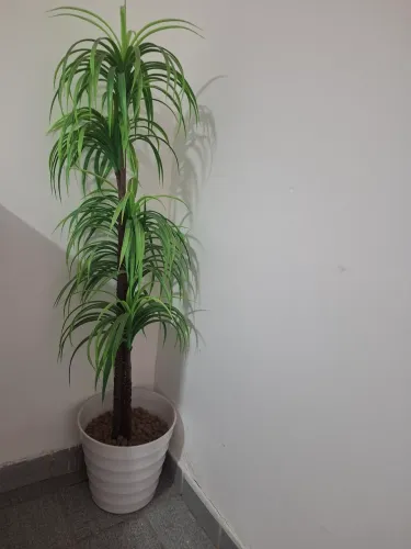 Arranjo Artificial 150cm - Pedra e vaso.