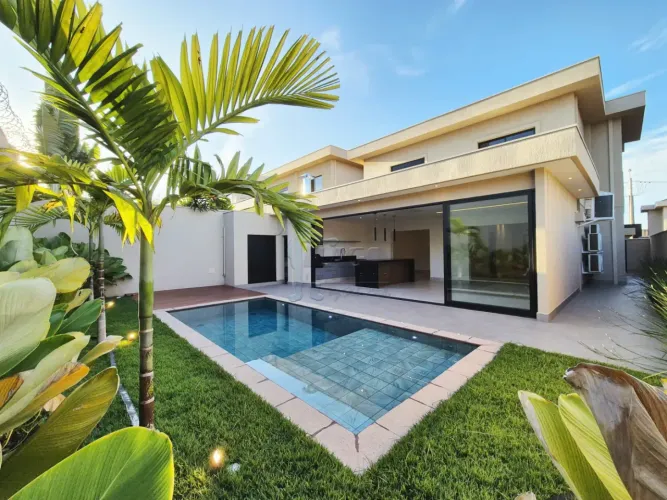 Casa sobrado de 293m² com 03 suítes para locação e venda em condomínio - Vila do Golf