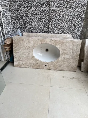 Pia de mármore travestino