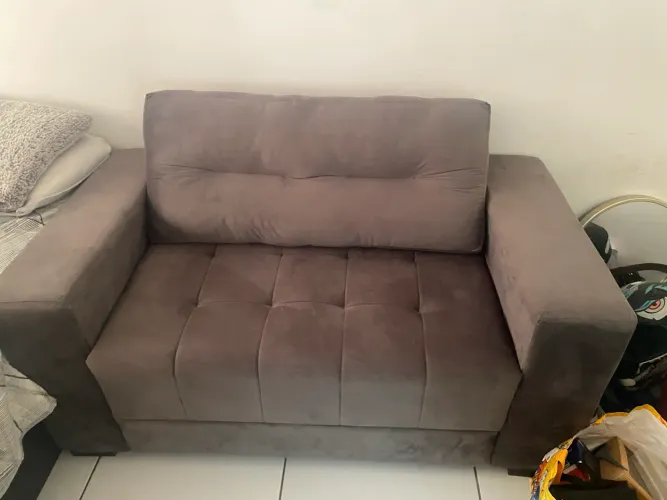 Vendo 1 Sofá de dois lugares 