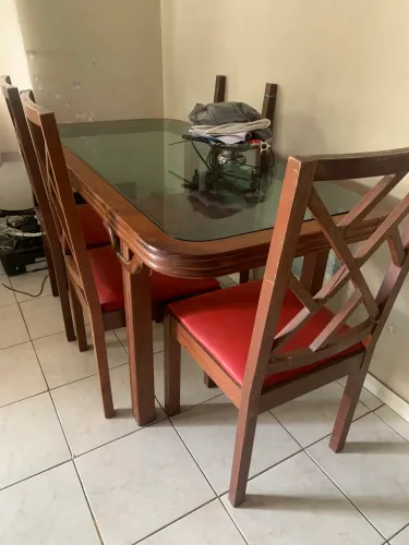 Mesa de madeira tampa d vidro