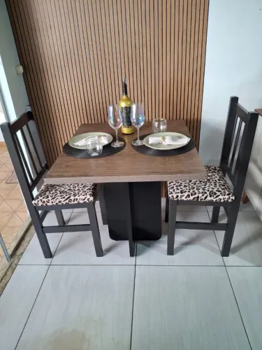 Mesa retro com 2 cadeiras onça 