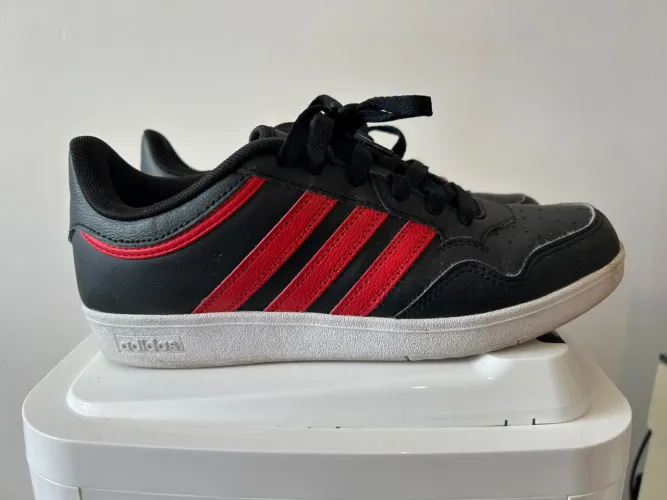 Tênis Adidas