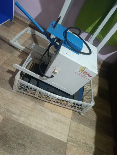 vende-se maquina de fazer chinelo ou troco