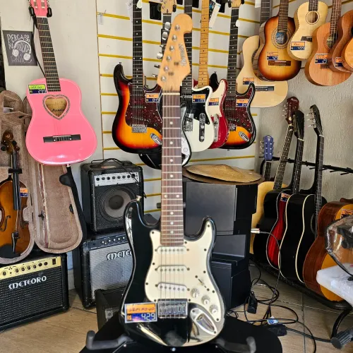 GUITARRA INFANTIL STRATOCASTER