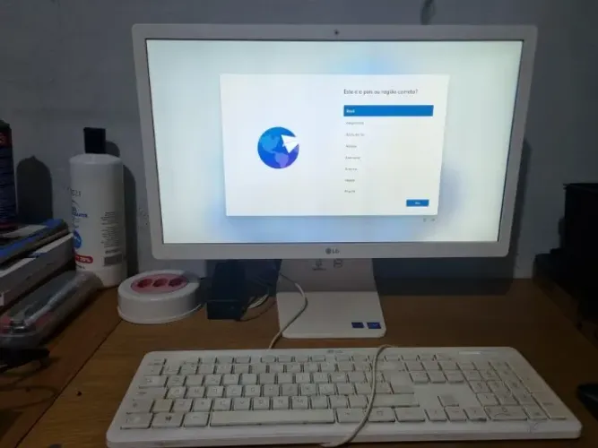 Computador All in One LG 22", Windows 11 Celeron, 8GB, 500GB de HD
