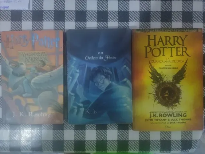 Vendo livros de Harry Potter (J K Rowling) Cada R$ 30,00