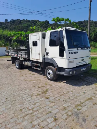 Caminhão carroceria c/ cabine auxiliar