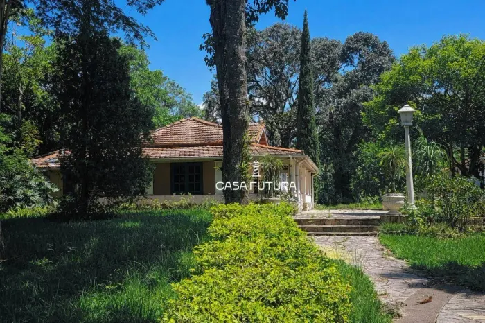 Casa com 3 dormitórios em amplo terreno de 4.000 m² 245 m² de construção R$ 580.000 Var