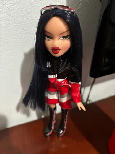 Boneca Bratz Jade Scorchin