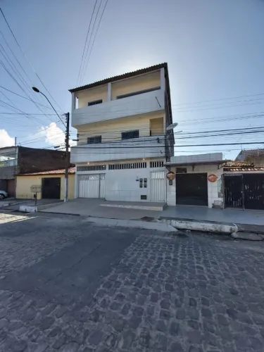 Alugo apartamento no 1° andar - Peixoto
