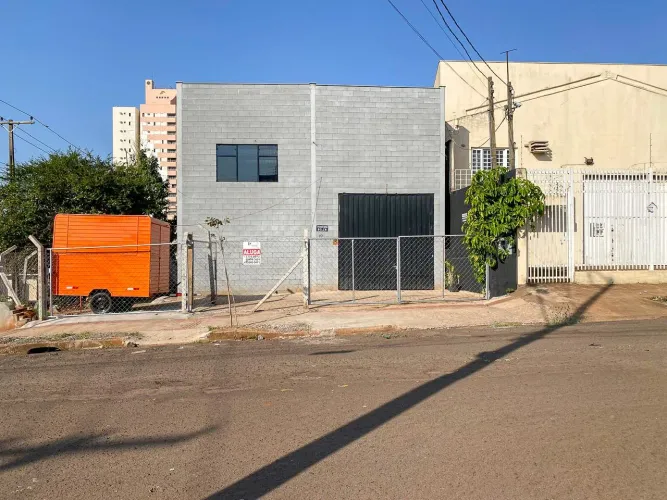 Barracão para alugar, 140 m², Região Central de Londrina
