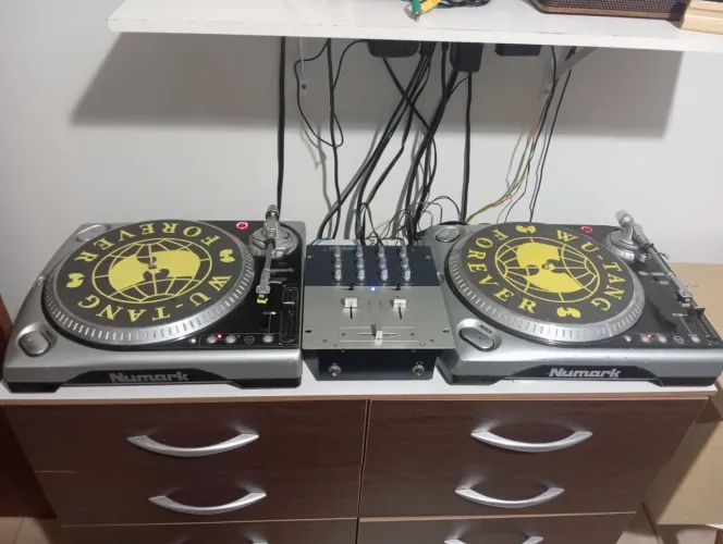 2x Numark TT200 Direct Drive + Mixer Stanton SMX-201 + Interface Rane Serato + 2 Time Code
