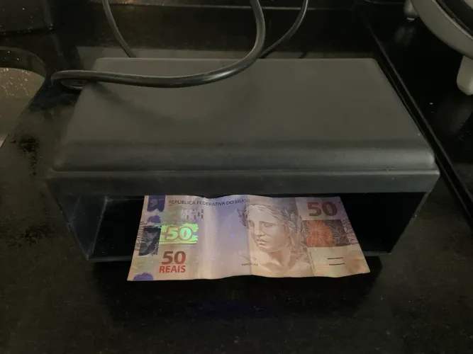 Aparelho para teste de nota falsa 