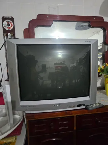 Tv 29 pol Semp tubo c/controle remoto. 