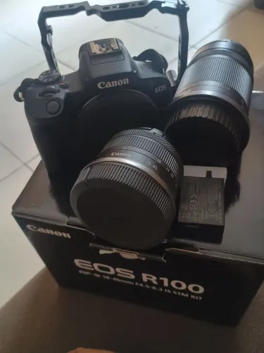 Câmera Canon R100 completa com duas lentes RF