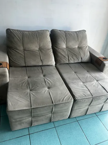 Sofá de luxo em veludo bege premium retrátil e reclinável entrego