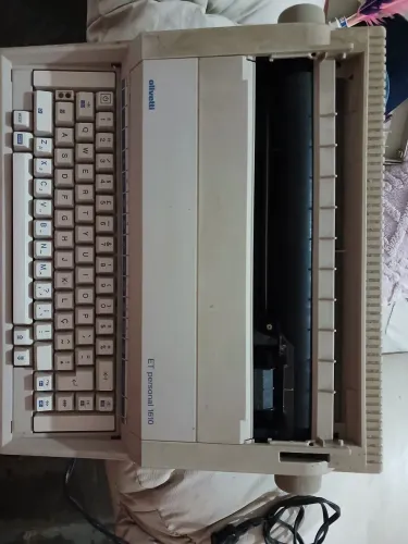 Máquina de datilografar elétrica