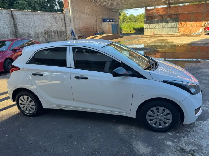 Hyundai HB20 Unique 1.0 Flex 12V Mec. 2019