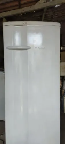 Geladeira Eletrolux 240Lts.