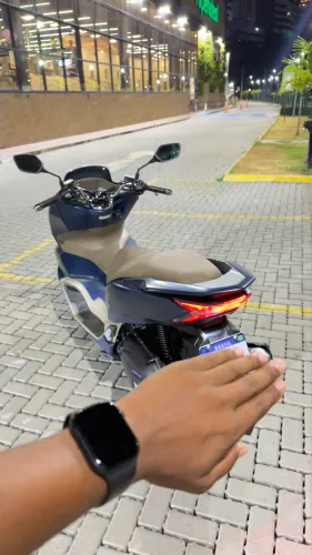 PCX DLX 2024
