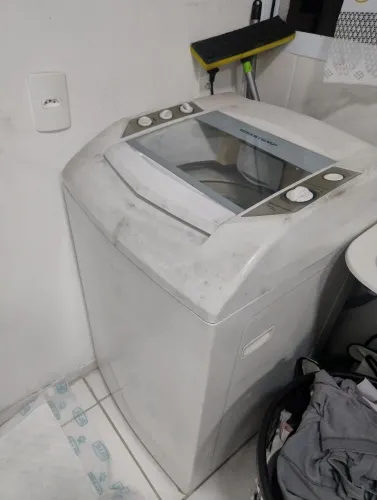 Vendo Máquina de Lavar 8kg funcionando perfeitamente. 