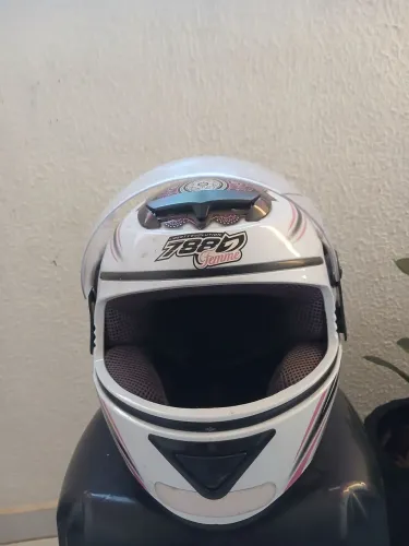 VENDO CAPACETE