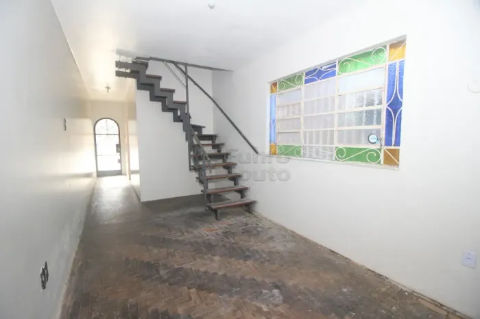 Sobrado no Centro de Pelotas Localização nobre e versatilidade!