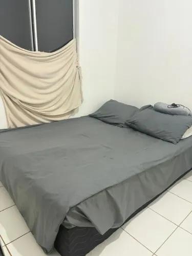 Vendo cama box, da para usar sem o colchão, muito confeiteira e em perfeito estado.